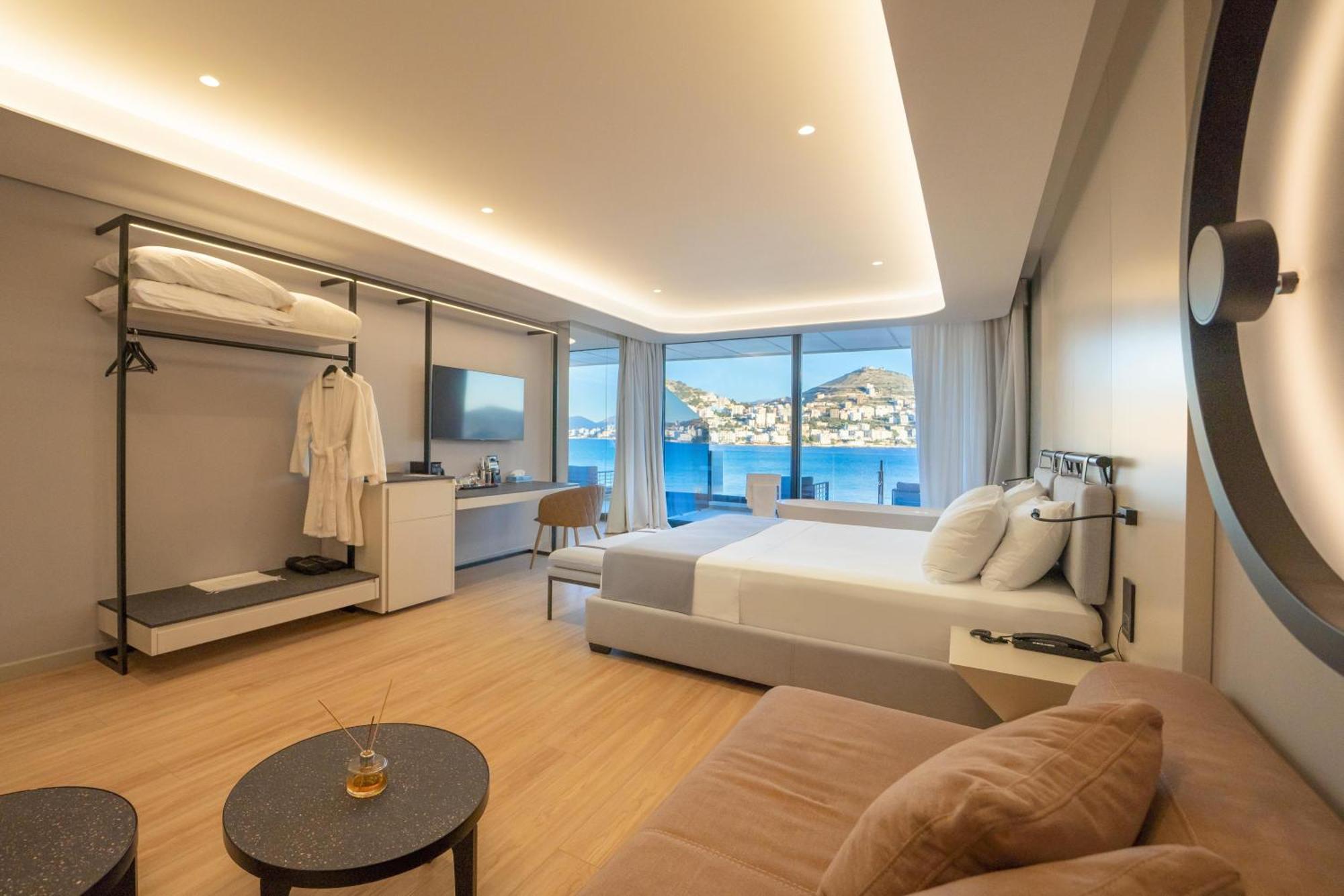 סרנדה Yacht Premium Hotel מראה חיצוני תמונה