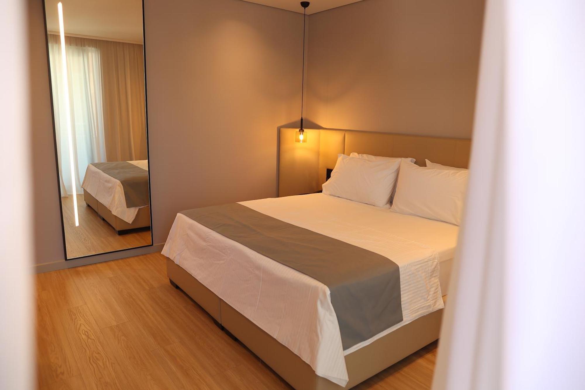 סרנדה Yacht Premium Hotel מראה חיצוני תמונה