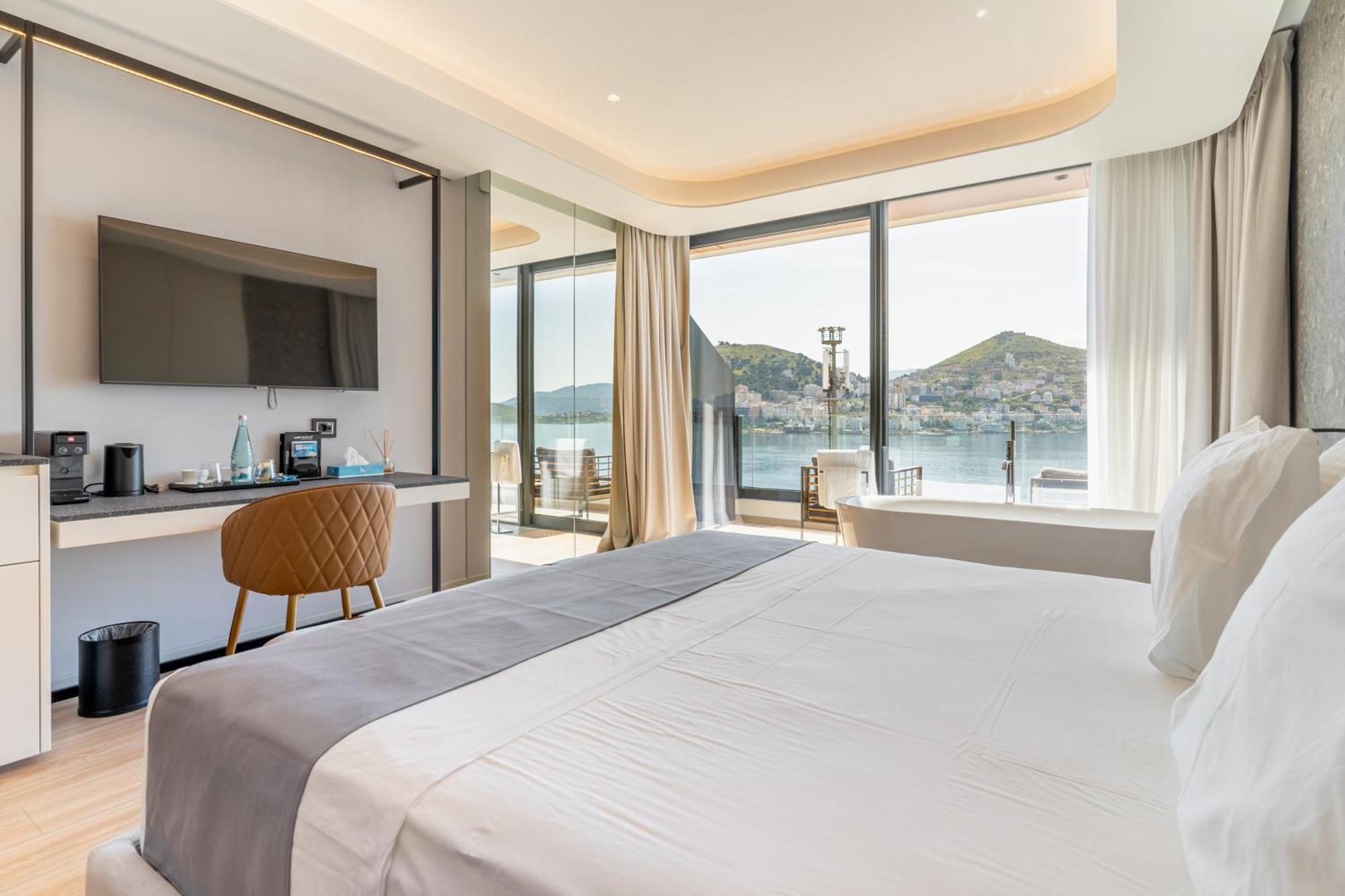 סרנדה Yacht Premium Hotel מראה חיצוני תמונה